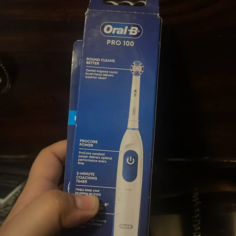 Oral B Pro 100 Electric Toothbrush -